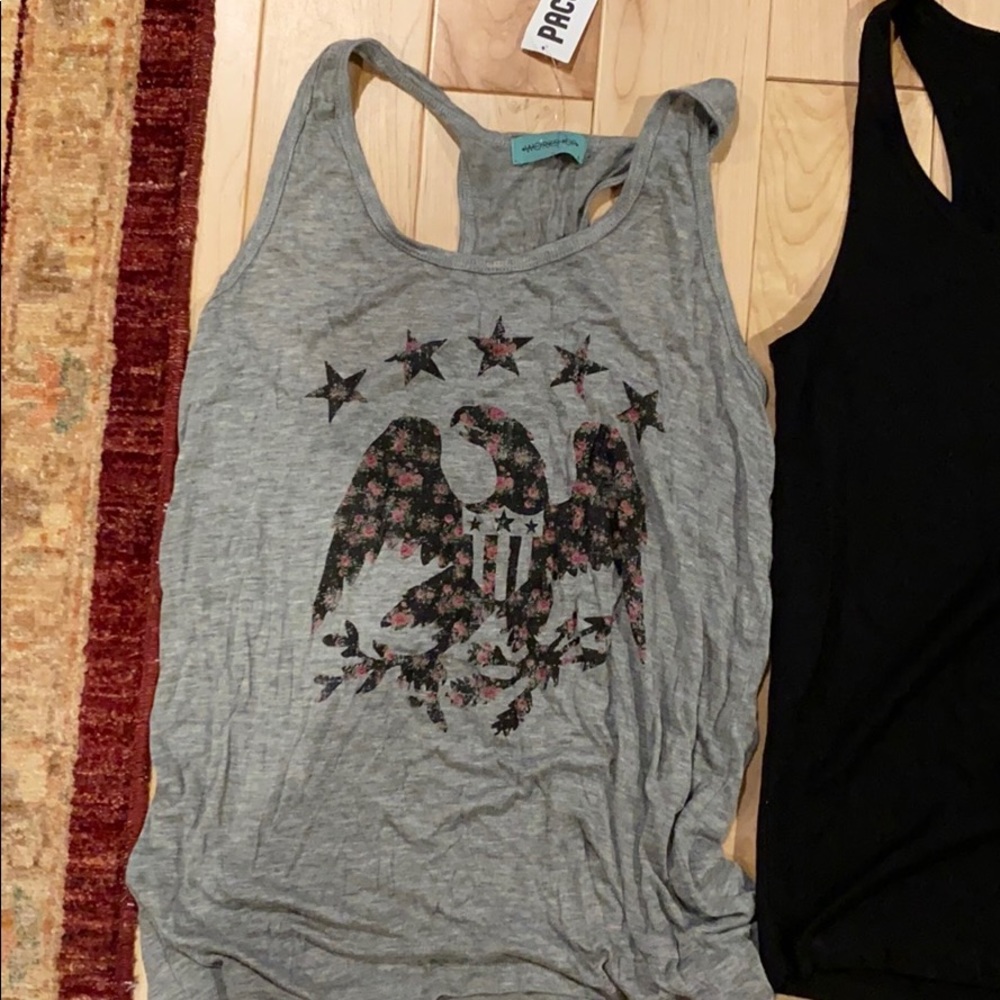 New with tickets Bundle of 3Tanks , sz L